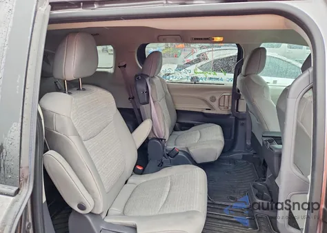 2021 Toyota Sienna z USA, uszkodzony, nr VIN 5TDKRKEC6MS049624